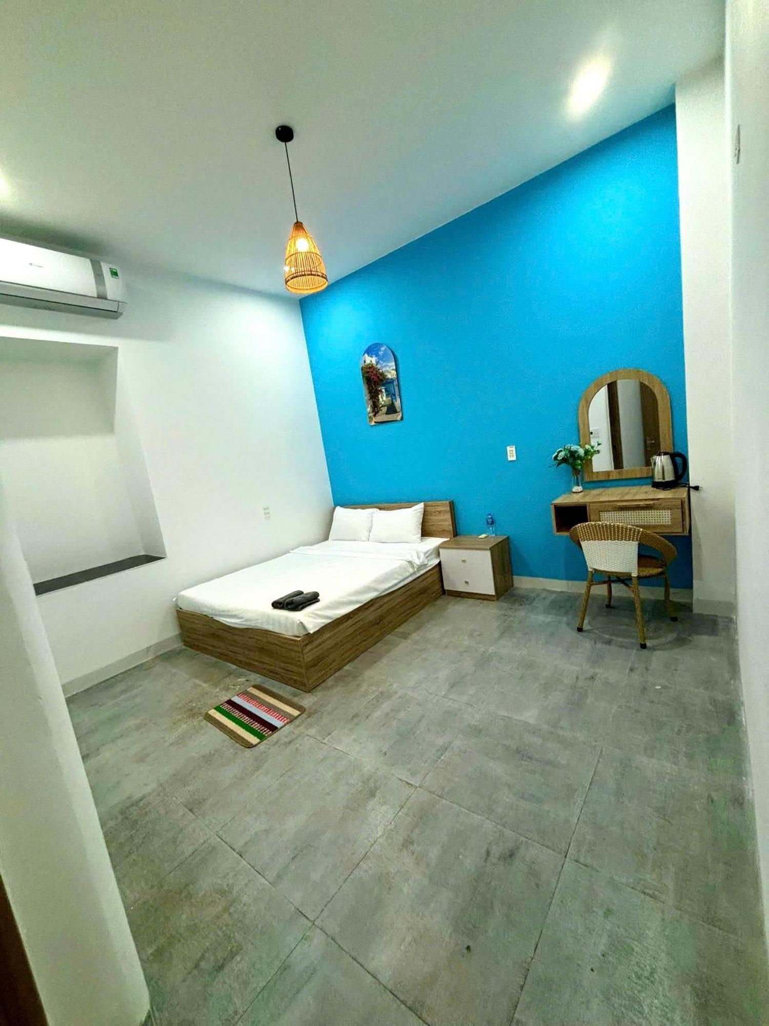 Santorini House And Coffee Hotel Danang Exterior photo